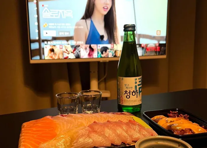 아파트 9호선 도보5분,1층,퀸침대3,방2,호텔침구,5인추천,아늑함,가양,등촌,염창,공항노선